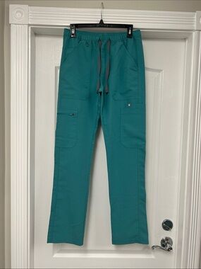 NWOT - FIGS Men’s Limited Edition Cairo Scrub Pants in Hydrogreen